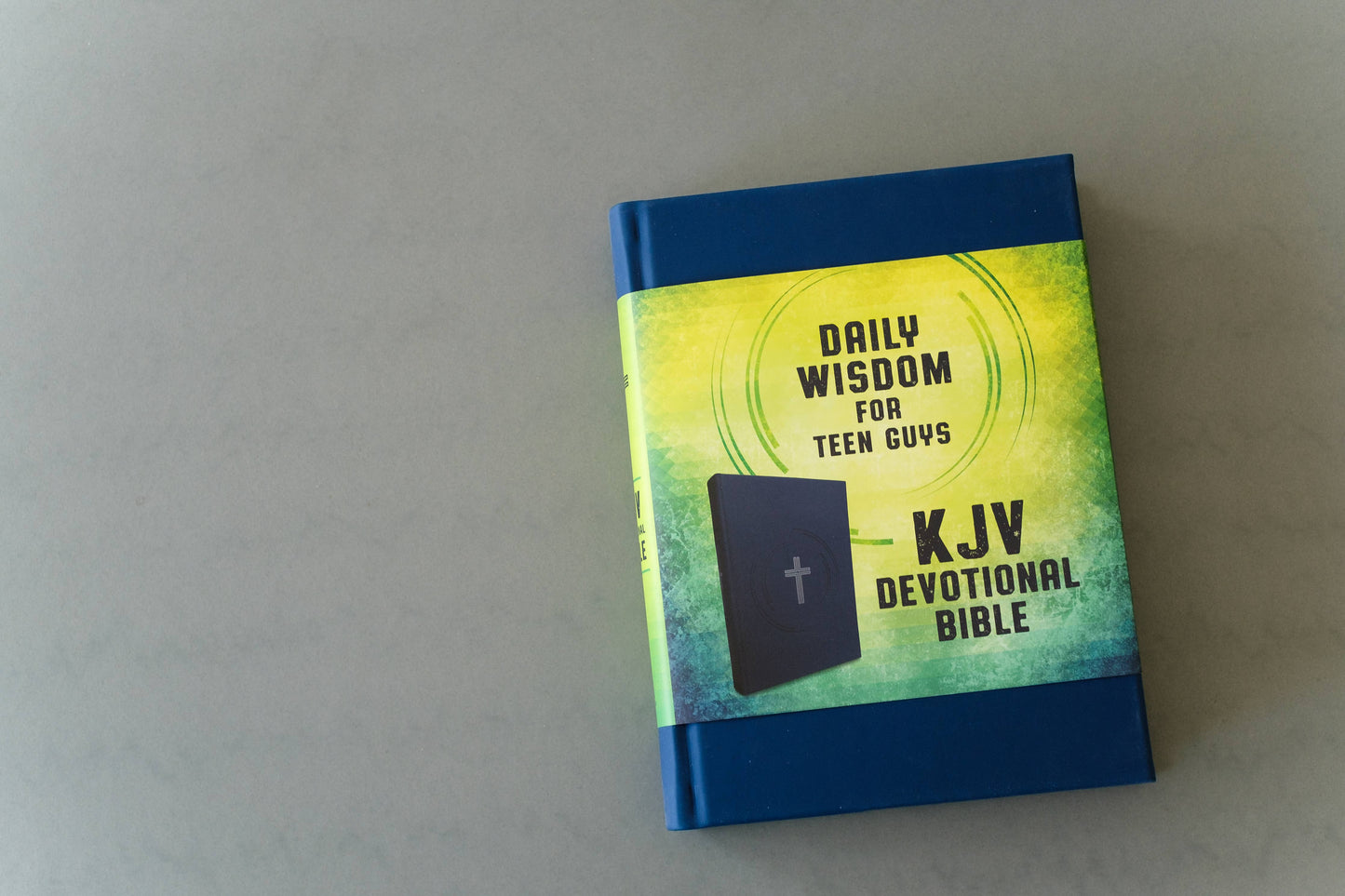 Daily Wisdom for Teen Guys KJV Devotional Bible