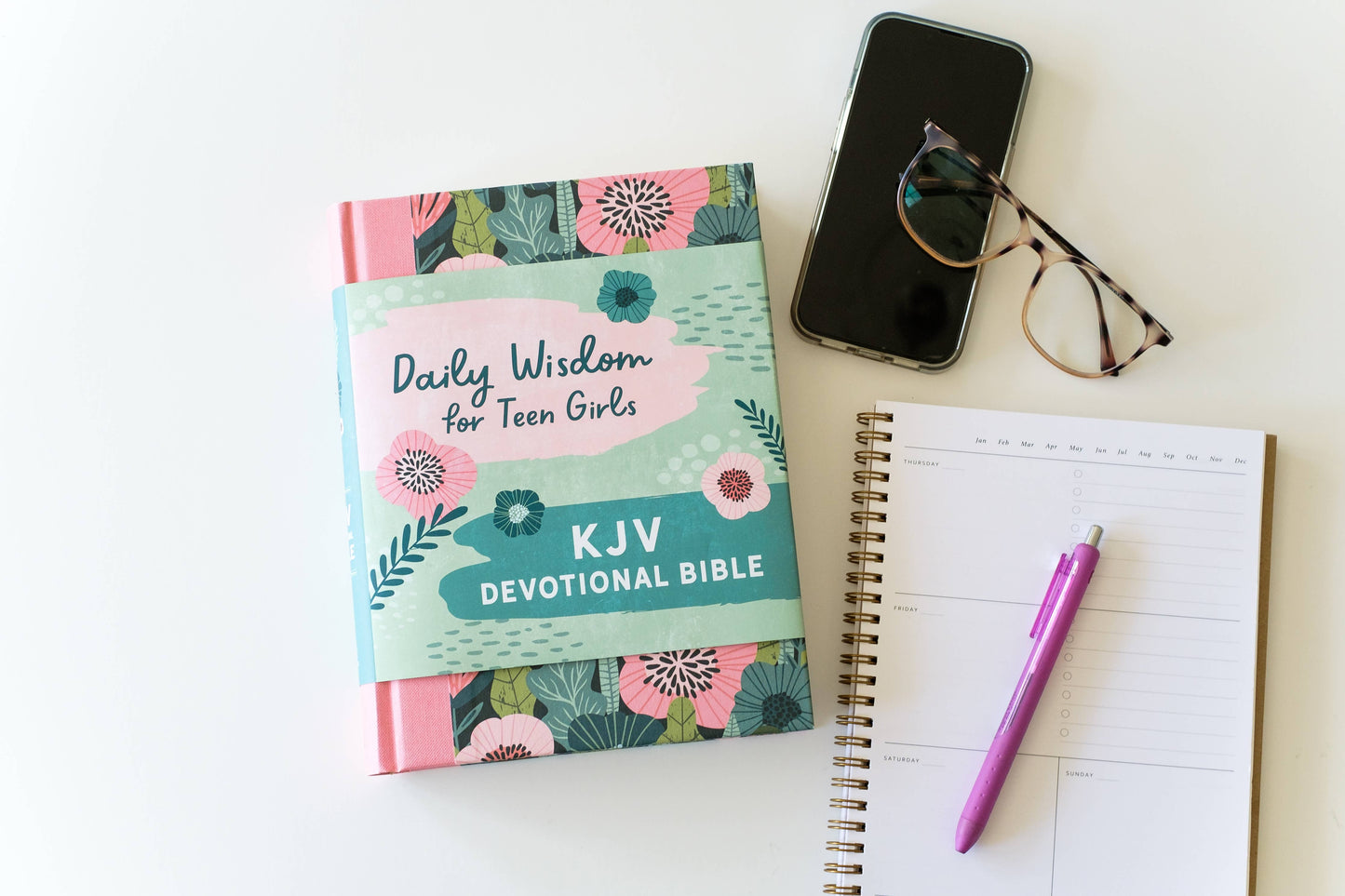 Daily Wisdom for Teen Girls KJV Devotional Bible